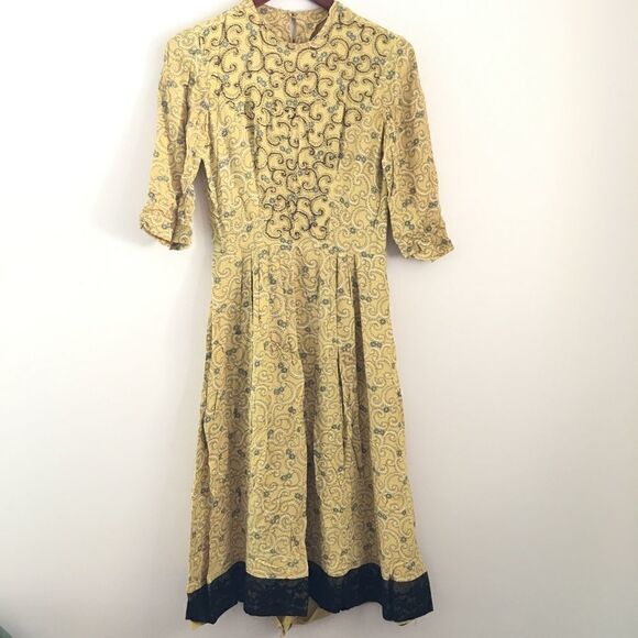 Vintage yellow beaded cottagecore dress by Joan Nortan Irwin - Picture 2 of 12